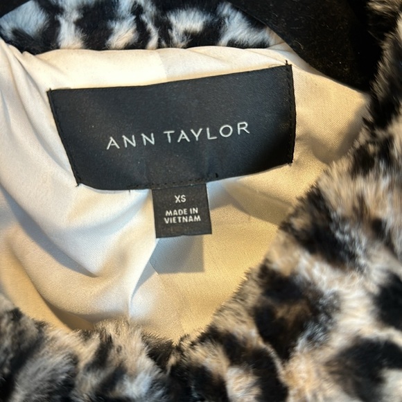 Ann Taylor black and white leopard faux fur coat size XS - Picture 2 of 4
